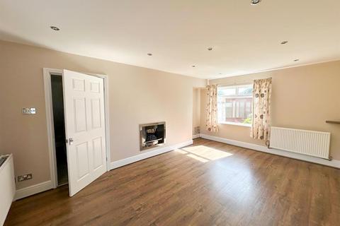 3 bedroom semi-detached house for sale, Gloucester Avenue, Silsden