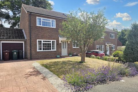 2 Cavalier Close, Midhurst, GU29 9QW