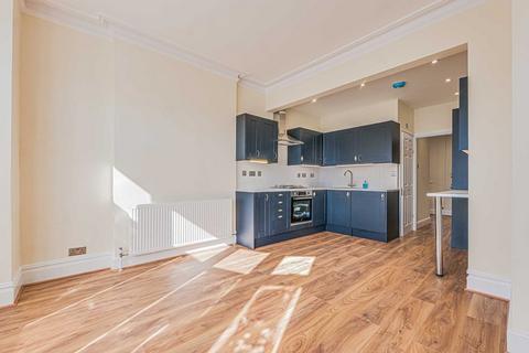 1 bedroom maisonette to rent, Bournemouth Park Road, Southend-on-sea, SS2