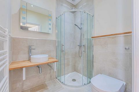 1 bedroom maisonette to rent, Bournemouth Park Road, Southend-on-sea, SS2