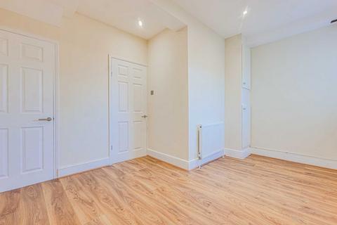 1 bedroom maisonette to rent, Bournemouth Park Road, Southend-on-sea, SS2