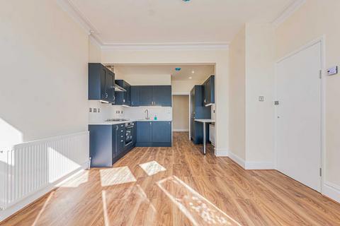 1 bedroom maisonette to rent, Bournemouth Park Road, Southend-on-sea, SS2