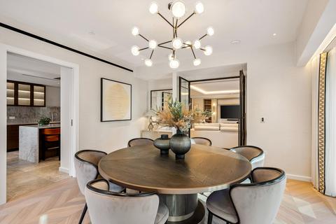 4 bedroom flat to rent, Basil Street, London, SW3