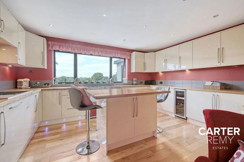 3 bedroom detached house for sale, Haresland Close, Benfleet, SS7