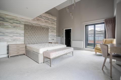 2 bedroom flat for sale, Station Parade, Virginia Water, Surrey, GU25