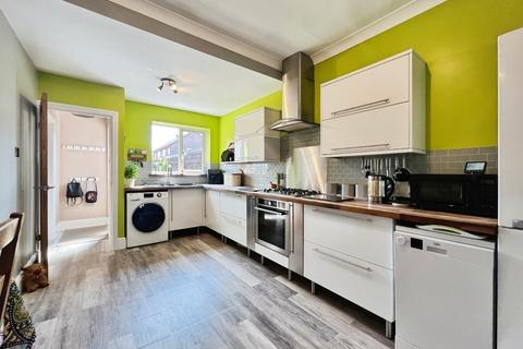 3 bedroom terraced house for sale, Weghill Road, Preston, Hull, , HU12 8UW