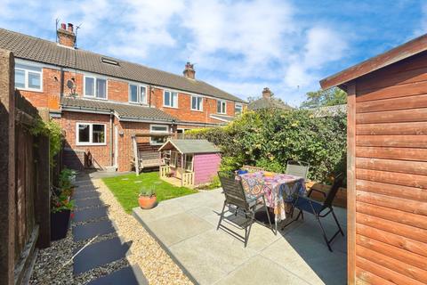 3 bedroom terraced house for sale, Weghill Road, Preston, Hull, , HU12 8UW