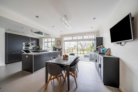 26 Winchfield Close, Harrow, HA3 0DT