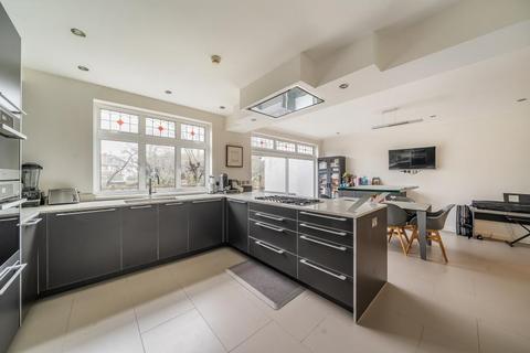 26 Winchfield Close, Harrow, HA3 0DT