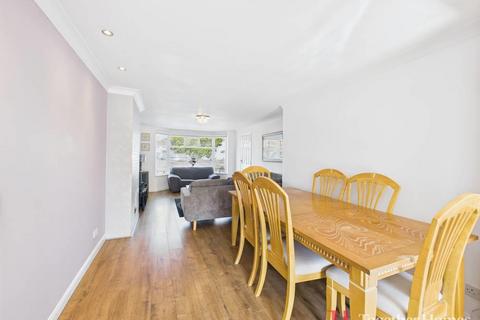 13 Dawson Drive, Rainham, RM13 7ED