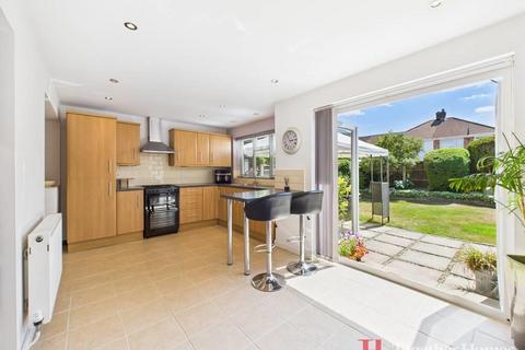 13 Dawson Drive, Rainham, RM13 7ED