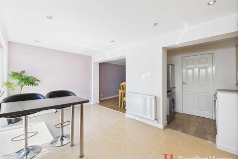 13 Dawson Drive, Rainham, RM13 7ED
