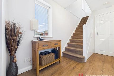 13 Dawson Drive, Rainham, RM13 7ED
