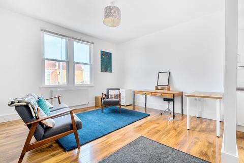 2 bedroom flat to rent, Eastney Road, Hampshire PO4