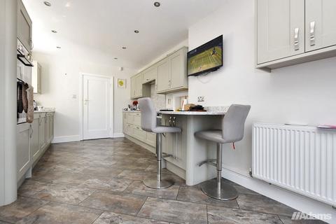 4 bedroom semi-detached house for sale, Cliffe Road WA4