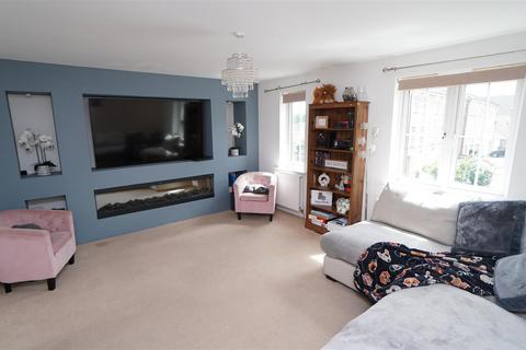 4 bedroom townhouse for sale, Myers Close, Idle, Bradford