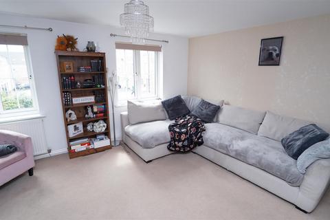 4 bedroom townhouse for sale, Myers Close, Idle, Bradford