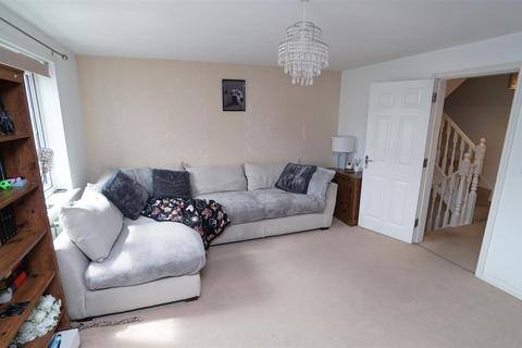 4 bedroom townhouse for sale, Myers Close, Idle, Bradford
