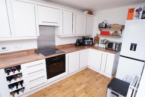 4 bedroom townhouse for sale, Myers Close, Idle, Bradford
