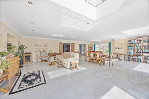 undefined, Pondtail Road, Horsham, RH12