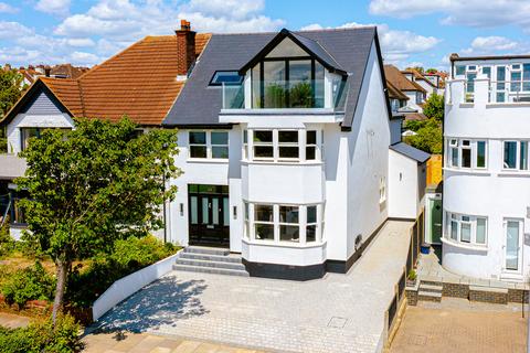 2 bedroom apartment to rent, The Ridgeway, Westcliff-on-sea, SS0