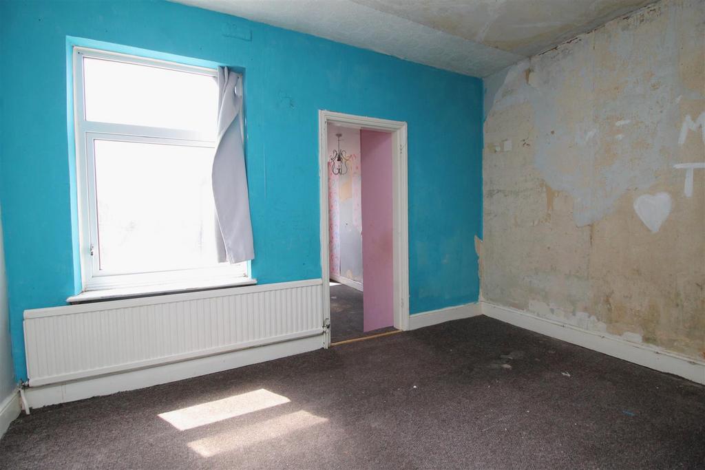 Bedroom 2 .JPG