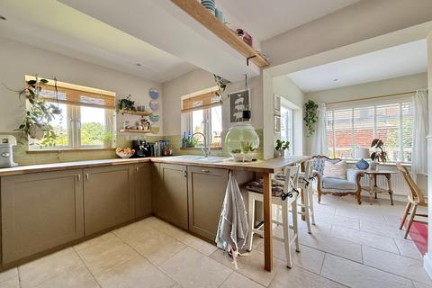82 Cowick Hill, Exeter, EX2 9NJ