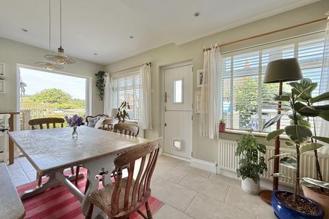 82 Cowick Hill, Exeter, EX2 9NJ