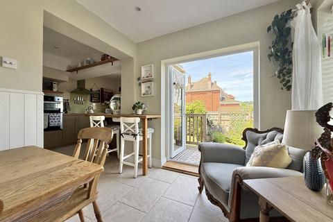 82 Cowick Hill, Exeter, EX2 9NJ