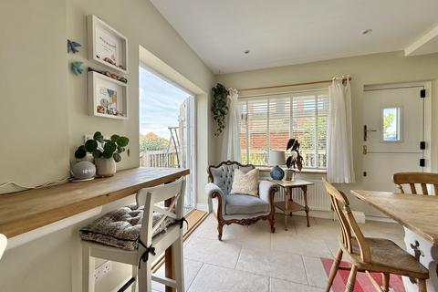 82 Cowick Hill, Exeter, EX2 9NJ