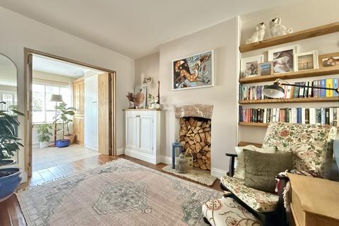 82 Cowick Hill, Exeter, EX2 9NJ