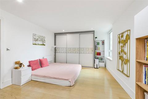 2 bedroom flat for sale, St. George Wharf, London SW8