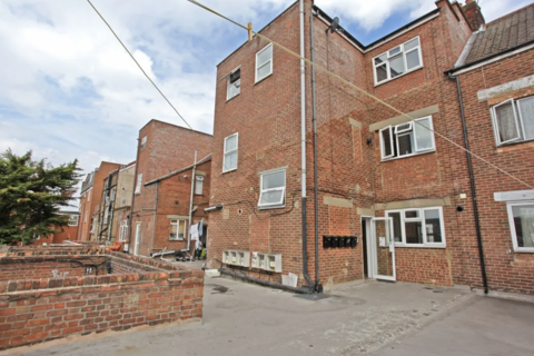 1 bedroom flat to rent, London, IG6 2AR