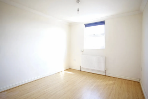 1 bedroom flat to rent, London, IG6 2AR