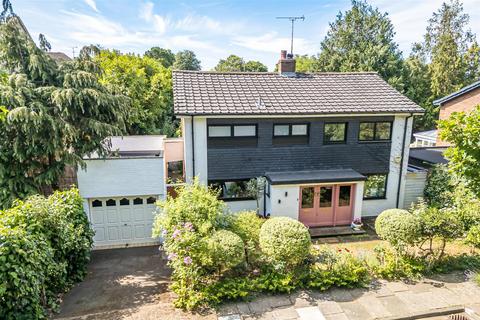 10 Ham Ridings, Richmond, TW10 5HJ