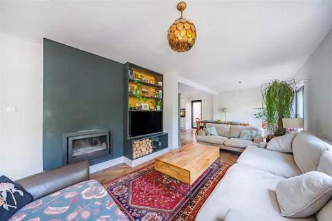 10 Ham Ridings, Richmond, TW10 5HJ