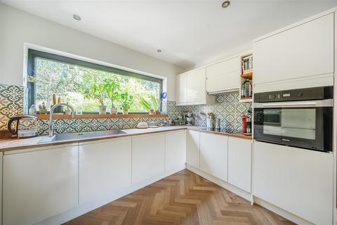 10 Ham Ridings, Richmond, TW10 5HJ
