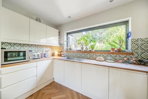 10 Ham Ridings, Richmond, TW10 5HJ