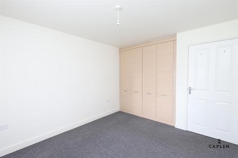 1 bedroom apartment for sale, College Close, Loughton