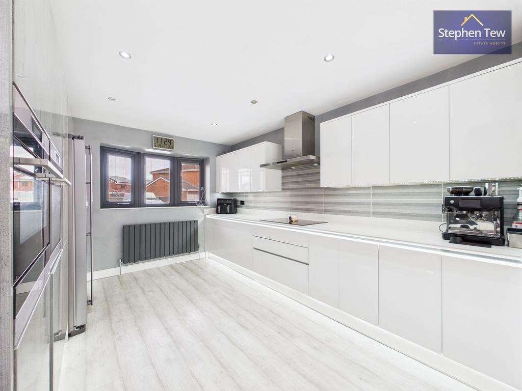 Kitchen/ Living Area