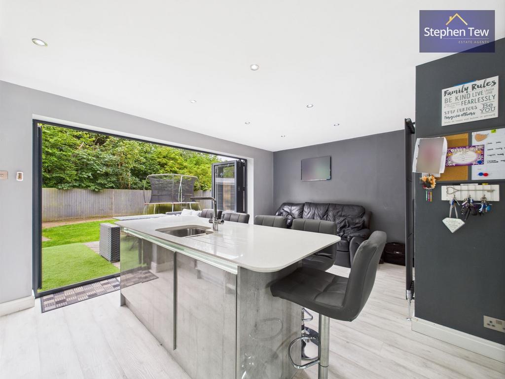 Kitchen/ Living Area