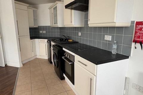 2 bedroom flat to rent, Windermere Avenue,