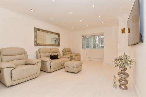 3 bedroom detached house for sale, Redwood Drive, Basildon SS15