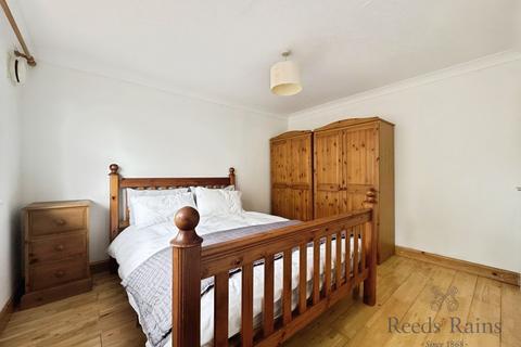 22 Croftongate Way, London, SE4 2DL