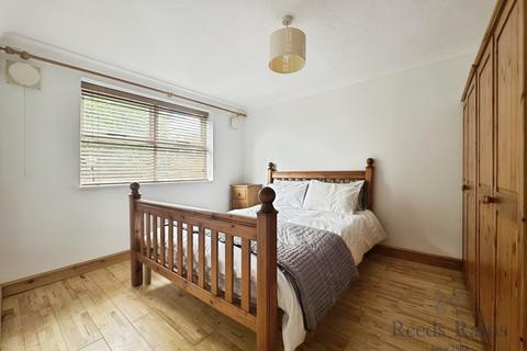 22 Croftongate Way, London, SE4 2DL