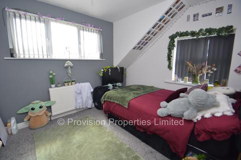 2 bedroom flat to rent, Woodhouse Street, Woodhouse LS6