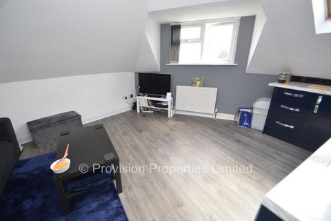 2 bedroom flat to rent, Woodhouse Street, Woodhouse LS6