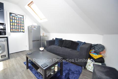 2 bedroom flat to rent, Woodhouse Street, Woodhouse LS6