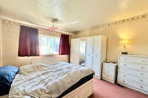 6 Appleby Green, Romford, RM3 7SL