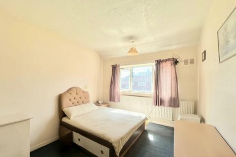 6 Appleby Green, Romford, RM3 7SL